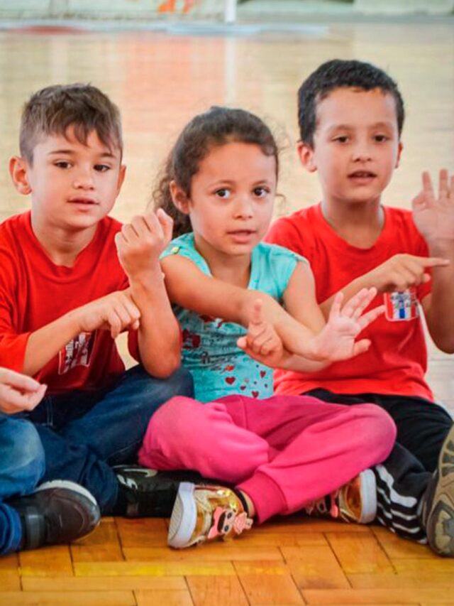 Setembro Azul celebra Libras e identidade das pessoas surdas